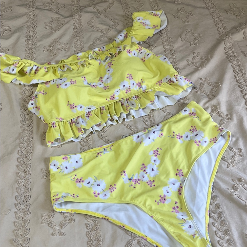 SHEIN 2XL Yellow Floral Ruffle Bikini Set